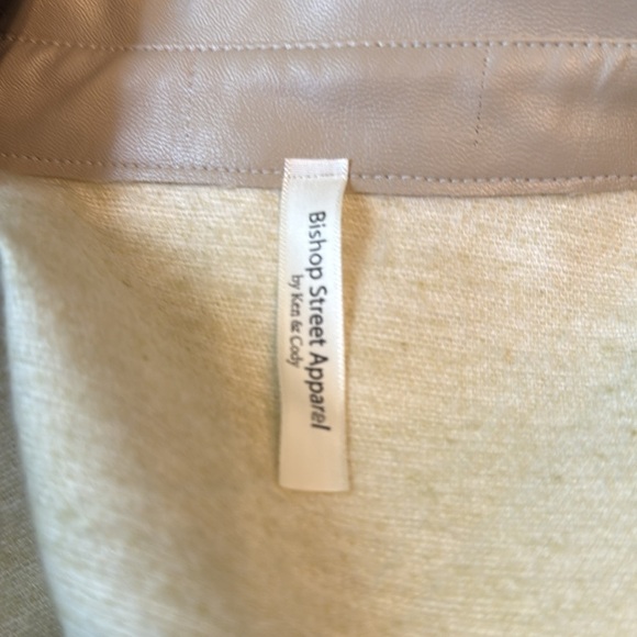 Bishop Street Apparel - Faux Leather Shacket with Tie Women’s Size L - Picture 5 of 6